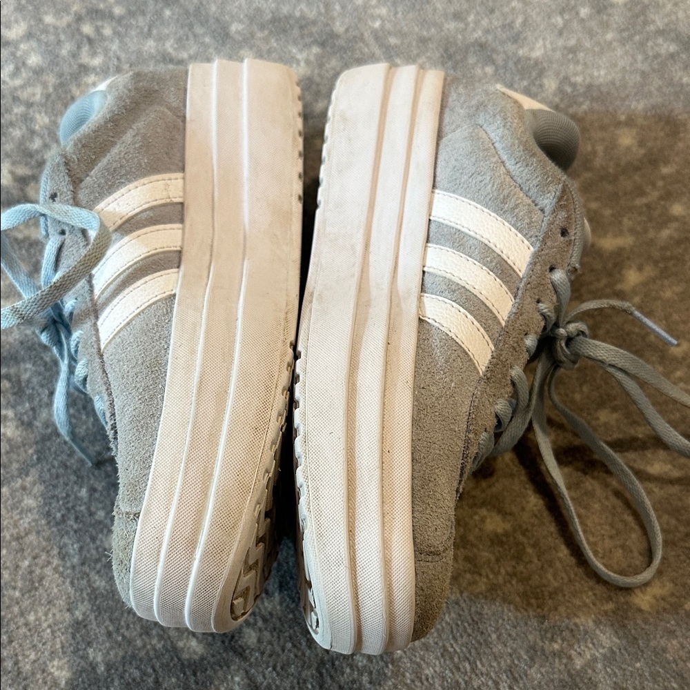 adidas Grey/blue VL COURT BOLD KIDS  Suede Low-Top Sneakers SIZE 4